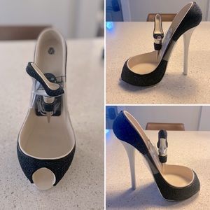 Black sequence high heel wine holder with topper